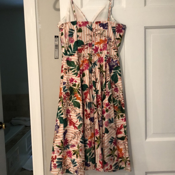 Dress - Picture 7 of 7